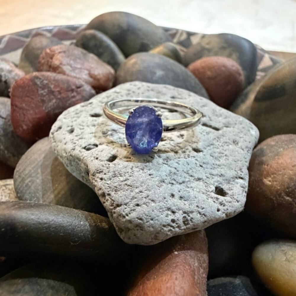Stamped 925 Sterling Silver Natural Tanzanite Ring size 8 - Picture 2 of 10